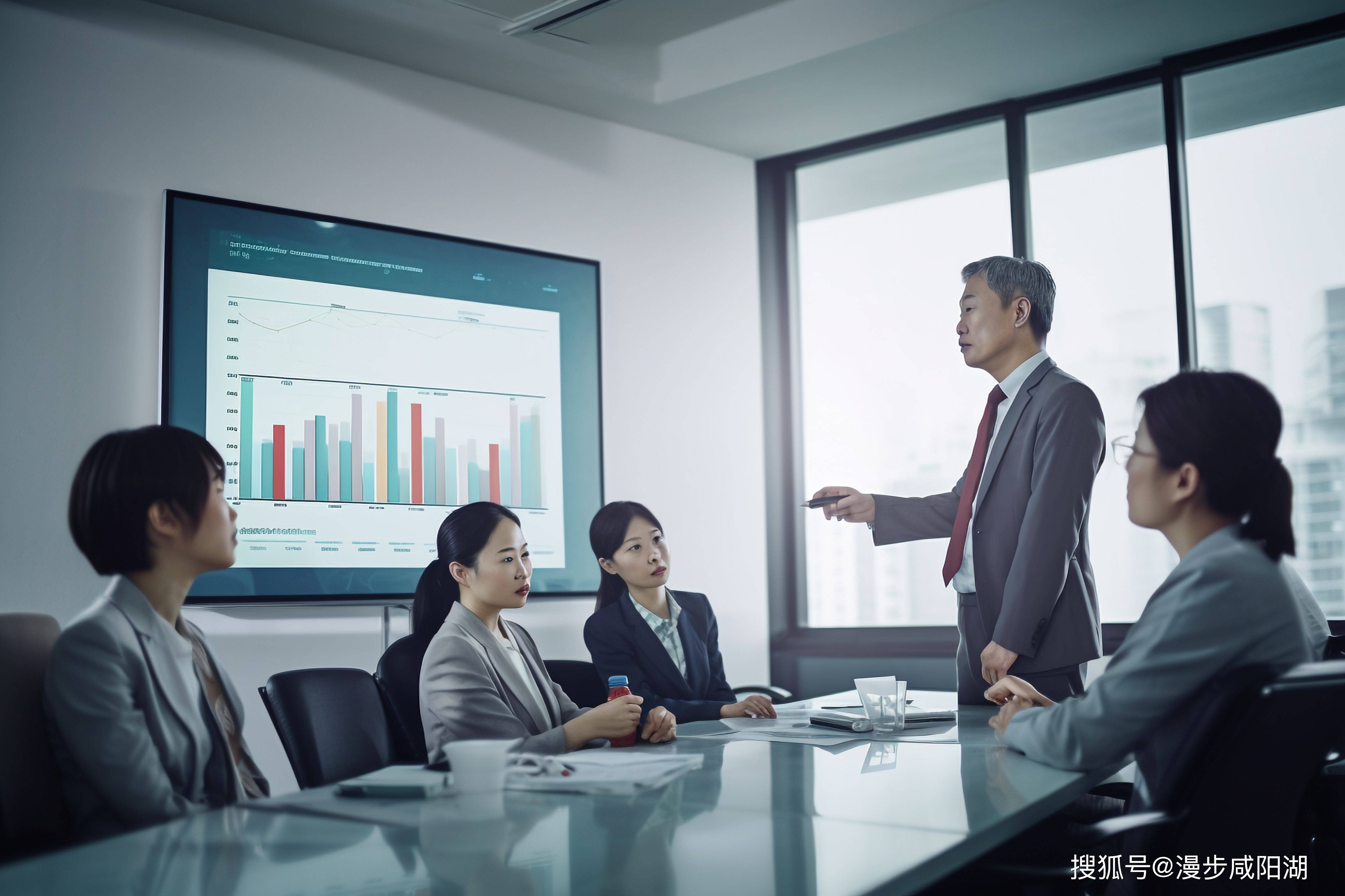 “坐牢式上班”引爭議 企業管理邊界何在？